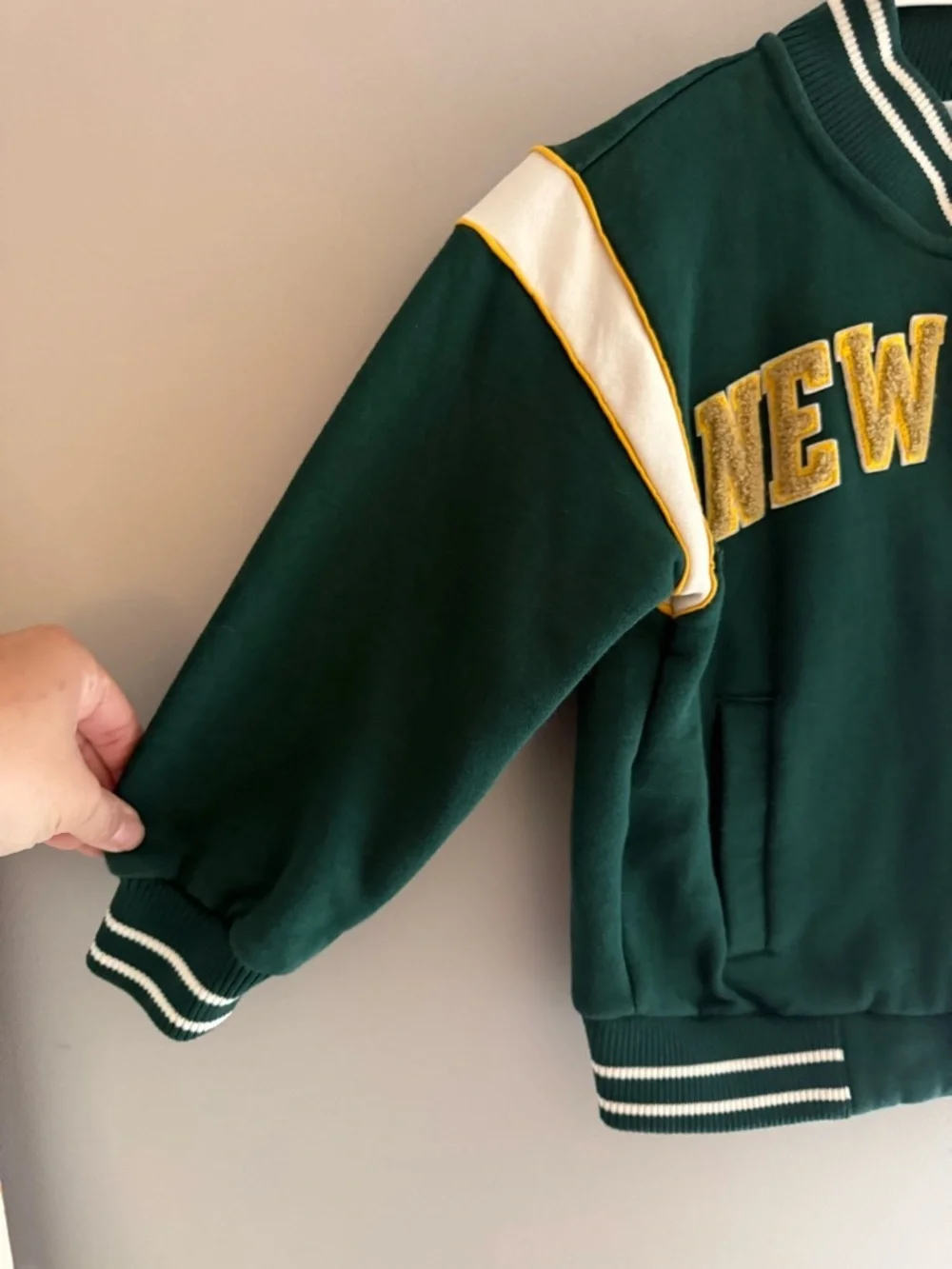 H&M Kids Dark Green & White Snap Button Varsity New York Jacket SZ 5T/6 Sporty